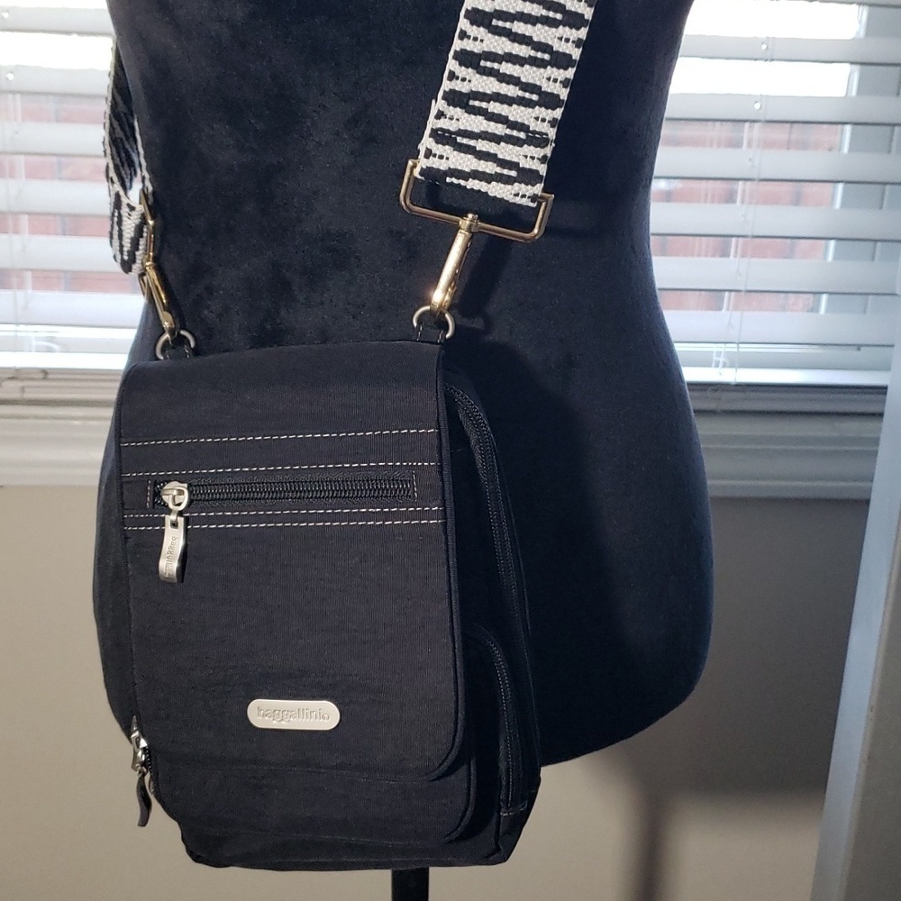 Baggalini Black Nylon Multi Pocket Purse - Picture 12 of 12